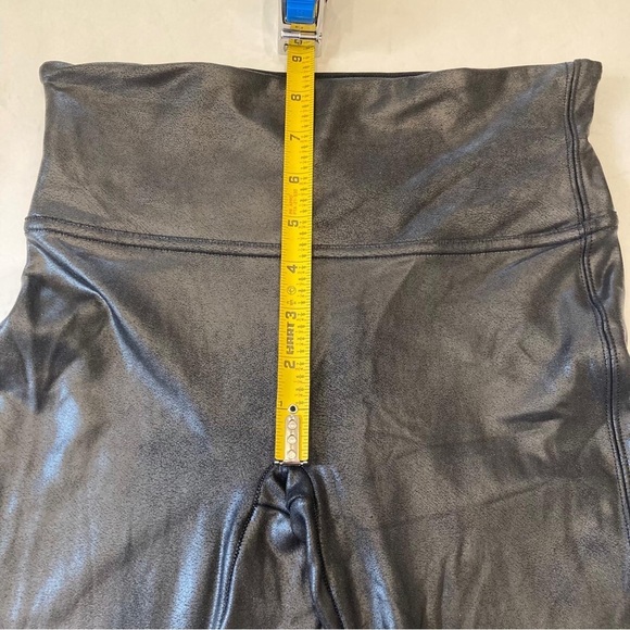 Spanx smoothing faux leather leggings Size small - Picture 8 of 10